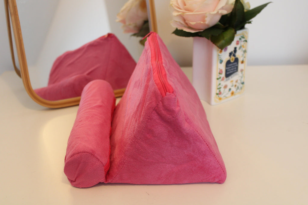 Support coussin livre et liseuse